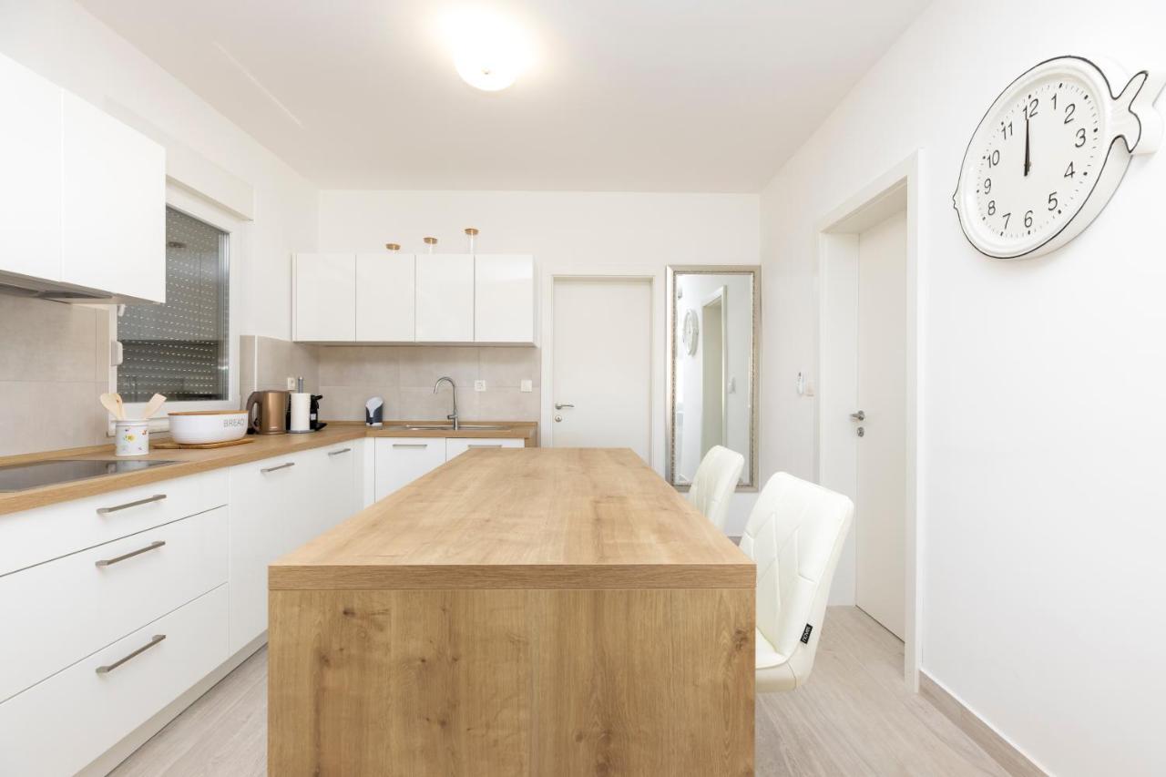 Apartments Tony Малий Лошинь Екстер'єр фото